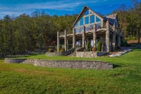 Mountain Cabin with 180 degree panoramic views just 15 minutes from Hanging Rock