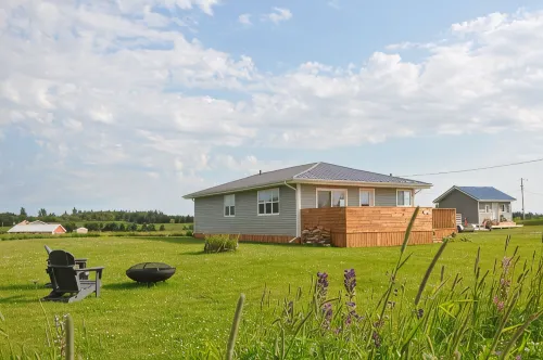 Renovated family cottage; walk to amazing beach, short drive to golf & town - 2-Star