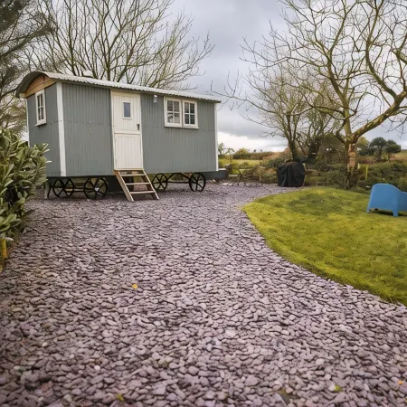 Luxury Shepherds Hut with Bath