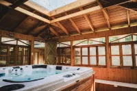 Glacier Creek Chalet- A spacious mountain retreat. Family and pet friendly.