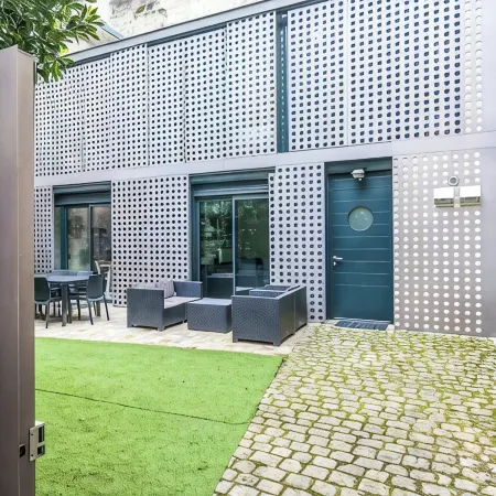 Architect-designed house in Tours center garden terrace, A/C, parking