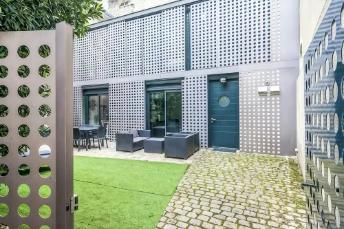 Architect-designed house in Tours center garden terrace, A/C, parking