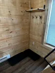 Charming cabin in delightful Montague with WiFi, AC, and parking