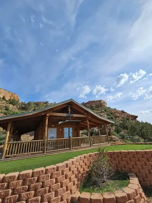 The Peacemaker Cabin: Cozy cabin in enjoyable Apple Valley with AC - Homestays