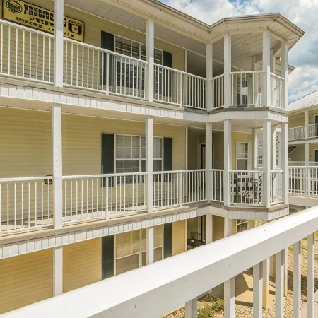 Ozark Mountain Getaway -Lake Access - Beautiful Views - Close to SDC!