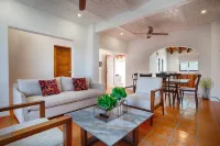 Brand new modern home w pool- perfect for groups
