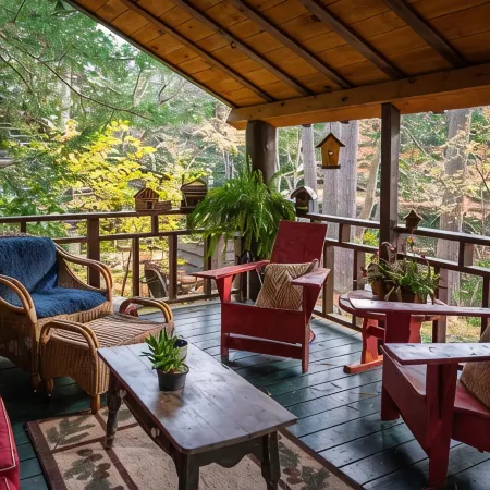 Uncle Joe's Cabin, Lakefront