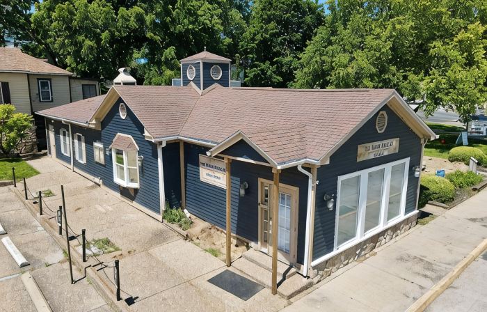 Guest House with a River View, located downtown Hannibal, MO—- No Cleaning Fee