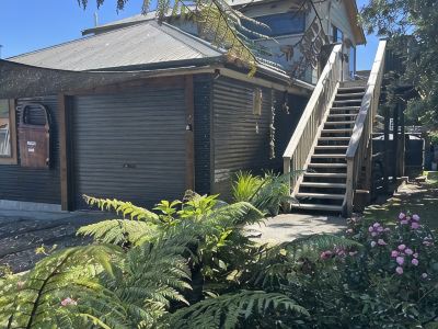 Cosy, comfortable Loft with free wi-fi set in a great location of the West Coast