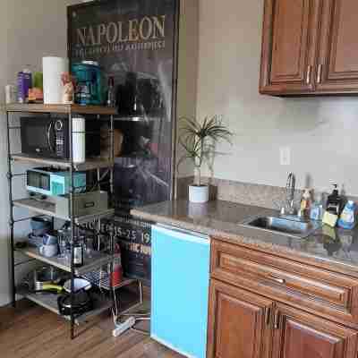 Cozy Studio Retreat, centrally located, with WiFi and AC Others