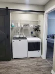 Spacious 3-bedroom home, off I-64 & 35, sleeps 11 - Wifi