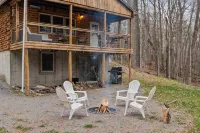 White Mountains - Cozy cabin by the lake with fire pit.