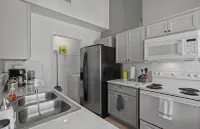 Cozy 2 Bed 1 Bath Home near IAH