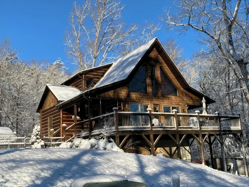 Serene Luxury Mountain Cabin l Hot Tub, Stunning Views & Designer Comforts - Alppimaja