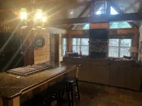 Relax, Fish, Visit Historic Jefferson & Caddo Lake - Hytter
