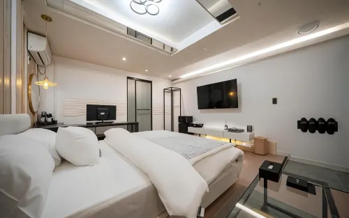 Cheongdo Hotel X - موتيلات