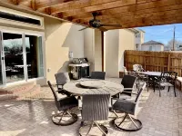The Desert Moon- A luxurious retreat w/ amazing patio, shuffleboard, EV charger - 무료 와이파이