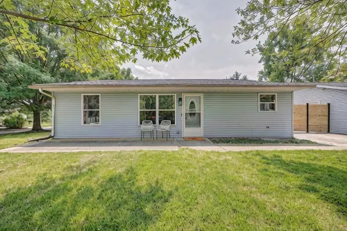 Spacious 3Bd Home~10Min IU Baseball~2 K Beds~Huge Kitchen~Fire Pit+Ping Pong - 4-Star
