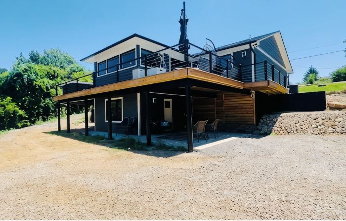 Stunning Brand New 4BR Lakeview Home with 8 person HotTub