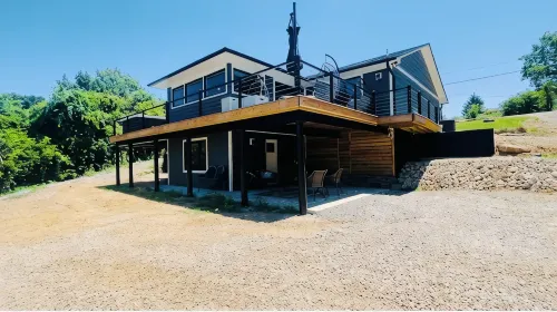 Stunning Brand New 4BR Lakeview Home with 8 person HotTub