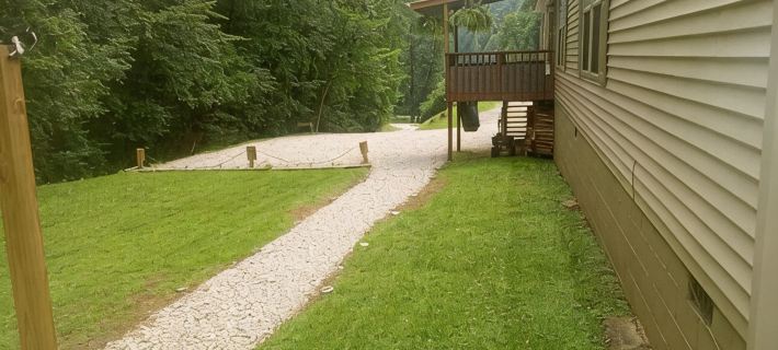 Nice private home in Matewan, close to trails! Hottub, Pool, fire pits & games! Hotels in Mingo County