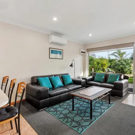 Alice Beside The Sea - 2 Bedroom Apartment Hotels in Devonport