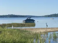 New & Modern, Lakeside Home - Wifi