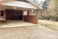 Lida's Place - 3 BR 2 BA Ranch House - 7.6 miles to Grenada Lake - 3-Star