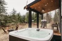 Mt Rainier Retreat-Views, Hot tub, EV, Heated deck - 4-Star