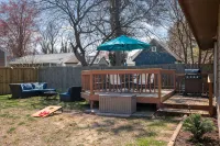 1 m. to Beaches & Town, Grill, Deck, Outdoor Seating - 4-Star