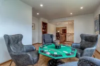 Stunning and spacious retreat w/ Heated pool and hot tub