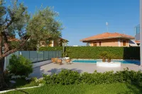 Path House by Wonderful Italy - parking