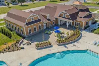 Family Retreat • King & Bunk Beds • Sleeps 10 - Pools