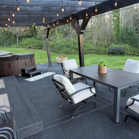 Walkable Harbor Escape Modern 2 Bedroom Getaway
