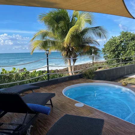 Ocean Front Home with 3 Suites, Salt Water Pool, Gated and Wifi. Gas BBQ Grill.