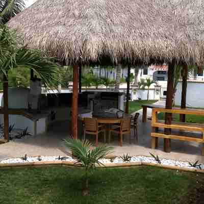 Secret Beach Villas - Sleeps up to 32 people  - Private Beach -  Owner is a Chef Hotel Exterior