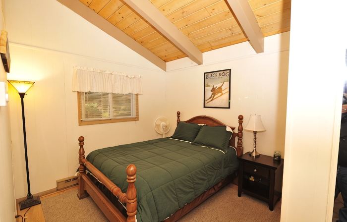 Townhouse in the mountains, close to Storyland and more!
