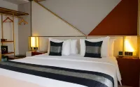 Rayz Umm Hotel Malang - Pool