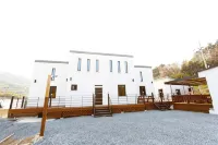 Jecheon Cloud Pension (Cheongpungho Cable Car) - Pools