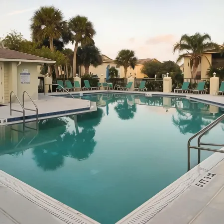 2Bed + 2Bath Blocks from the Beach