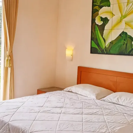 Flamboyan Pondok Wisata & Cafe Отели в г. Джембер