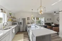 NEW!!! Modern cottage and perfect location! - 4-Star
