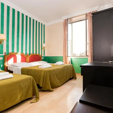 Hotel Center 3 Отели рядом с достопримечательностью «Ворота Порта-Маджоре»