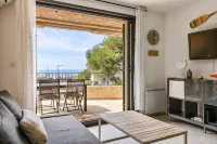 Sanary, exceptional sea view! In large new T2 villa 20 meters from the beach - Homestays