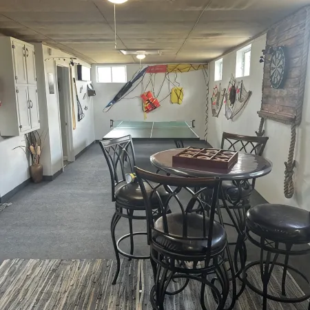 Family-Friendly Home, 1 Mile to Ramp.