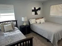 Agreeable Gray: 3 Bedroom, Soothing 5 Beds, Large groups, Pet Friendly - 3つ星