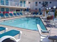 Aztec Motel - Beach