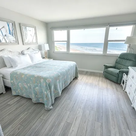 Direct Oceanfront 2Br Condo w/ Balcony & Beach Views, Unit 332