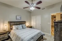 Your Home Away From Home in the Sunshine! Minutes from great amenities. - 4 stjerner