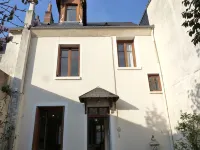 Le Passage du Roi: Historic TownHouse, Charming Courtyard - Steps from Chateau! - 3-Star
